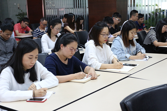 認真聽講1-640.png 認真聽講1-640.png